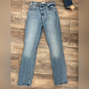 Abercrombie & Fitch 90's Slim Straight Ultra High Rise Jean Size 27 Denim C133